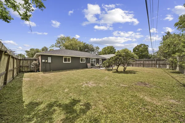 $2,100 | 2523 Heritage Colony Drive, Webster, TX 77598