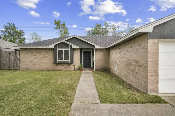 $2,100 | 2523 Heritage Colony Drive, Webster, TX 77598