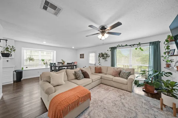 $2,100 | 2523 Heritage Colony Drive, Webster, TX 77598