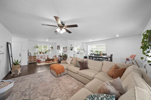 $2,100 | 2523 Heritage Colony Drive, Webster, TX 77598