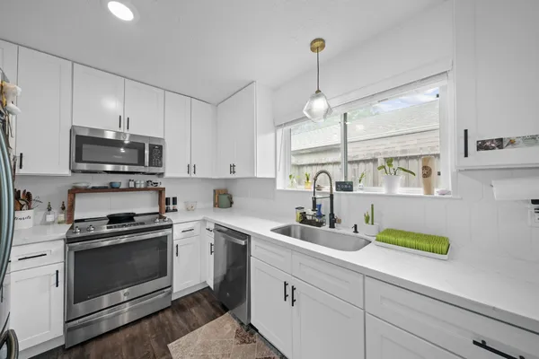 $2,100 | 2523 Heritage Colony Drive, Webster, TX 77598