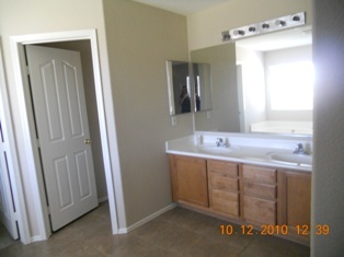2512 West Romley Road Phoenix, AZ 85041 - Photo 4 of 7 bathroom