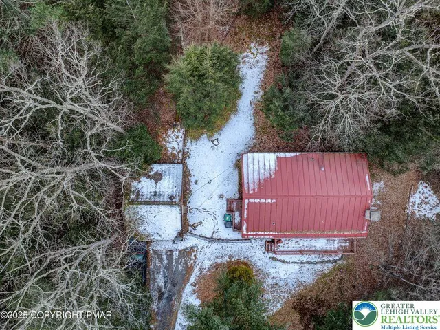 a view of a garage room