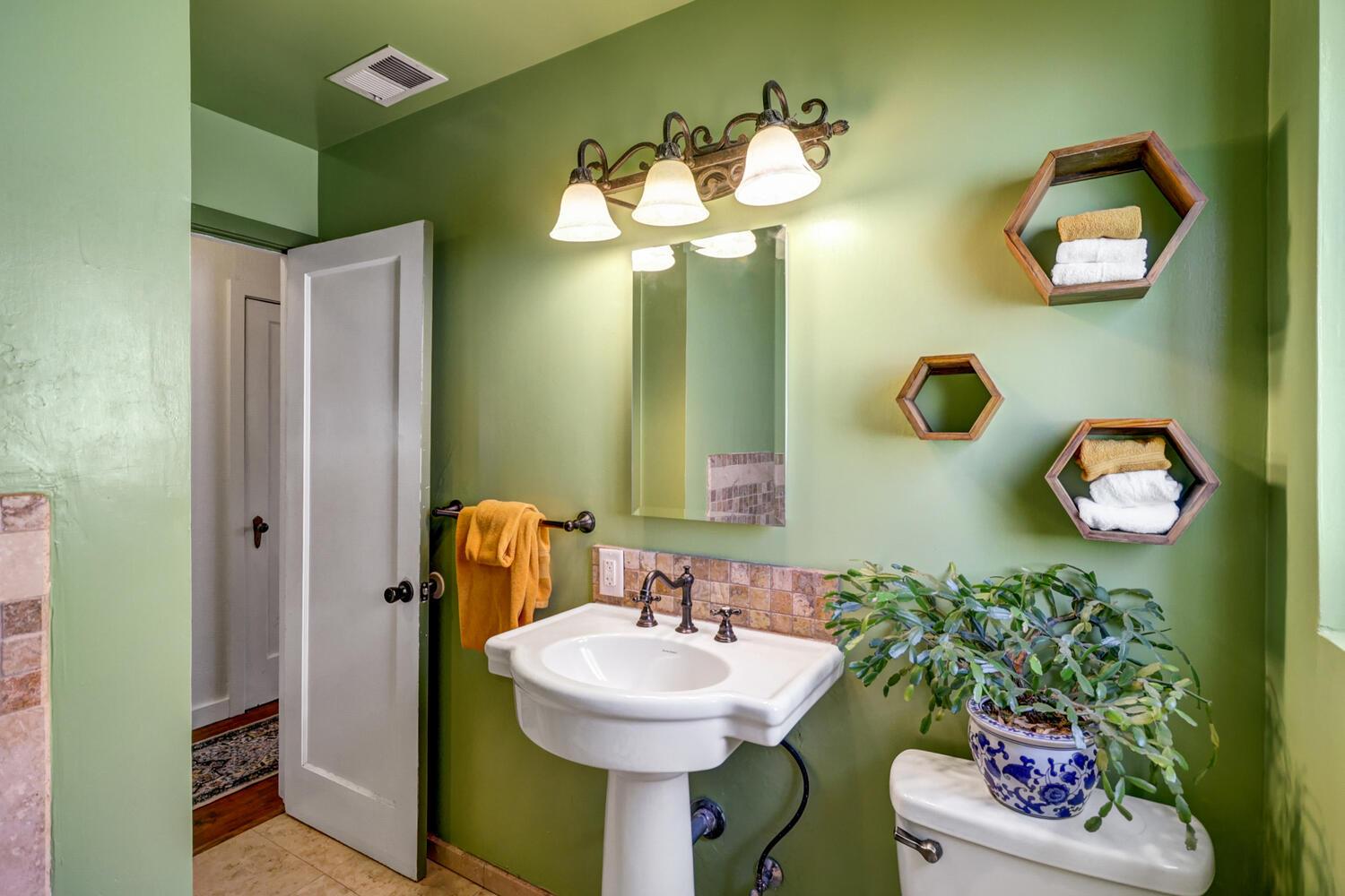 700 Elefa Street Roseville, CA 95678 - Photo 5 of 55