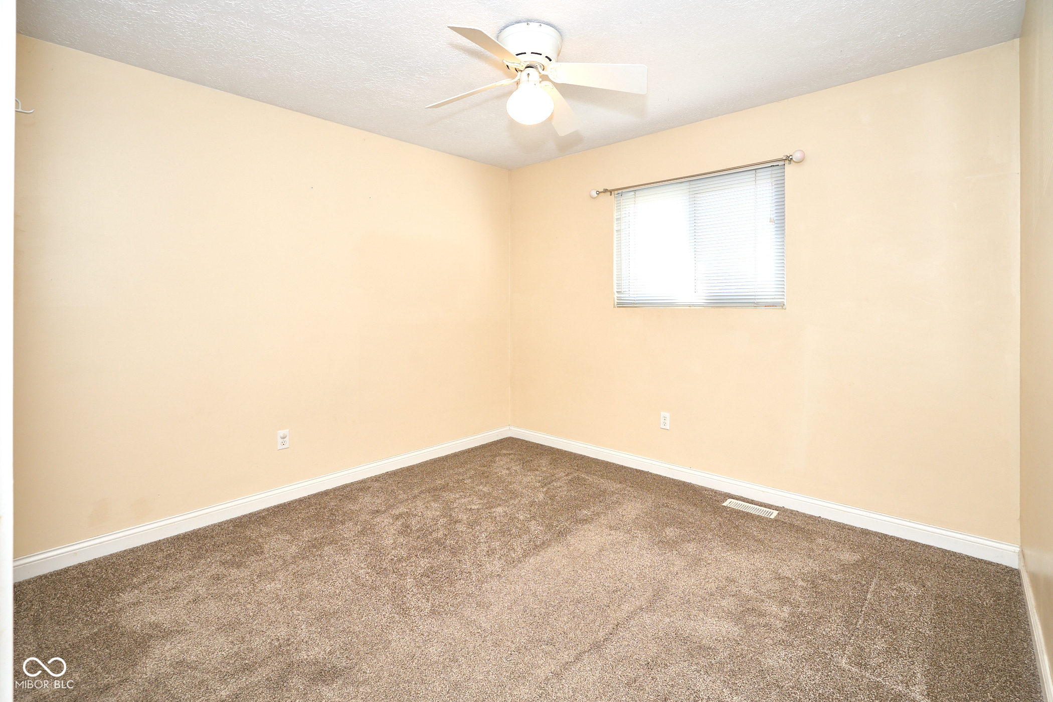 1165 Apple Valley Road Greenwood, IN 46142 - Photo 23 of 39