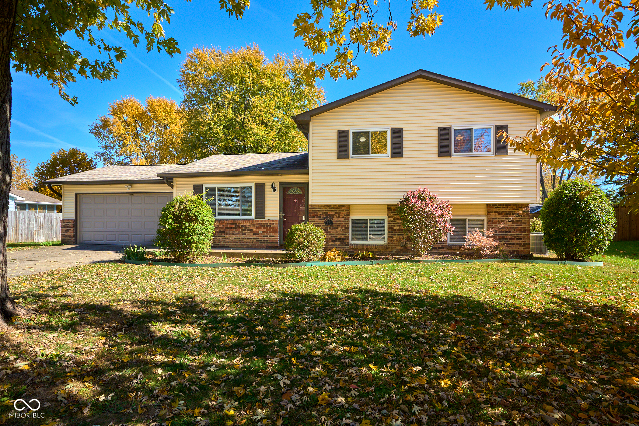 1165 Apple Valley Road Greenwood, IN 46142 - Photo 3 of 39