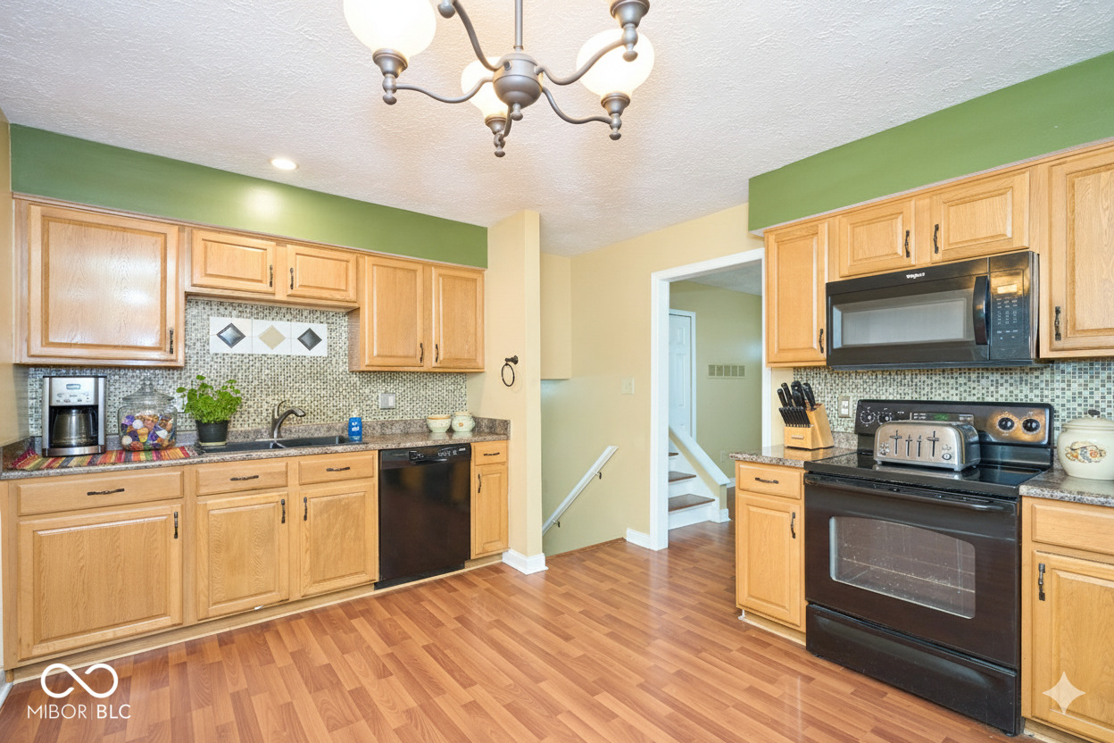 1165 Apple Valley Road Greenwood, IN 46142 - Photo 4 of 39