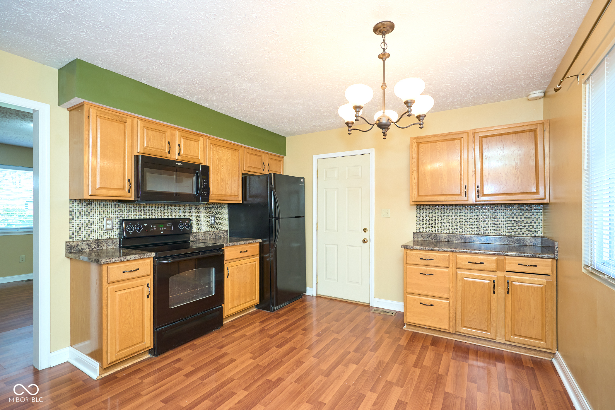 1165 Apple Valley Road Greenwood, IN 46142 - Photo 6 of 39