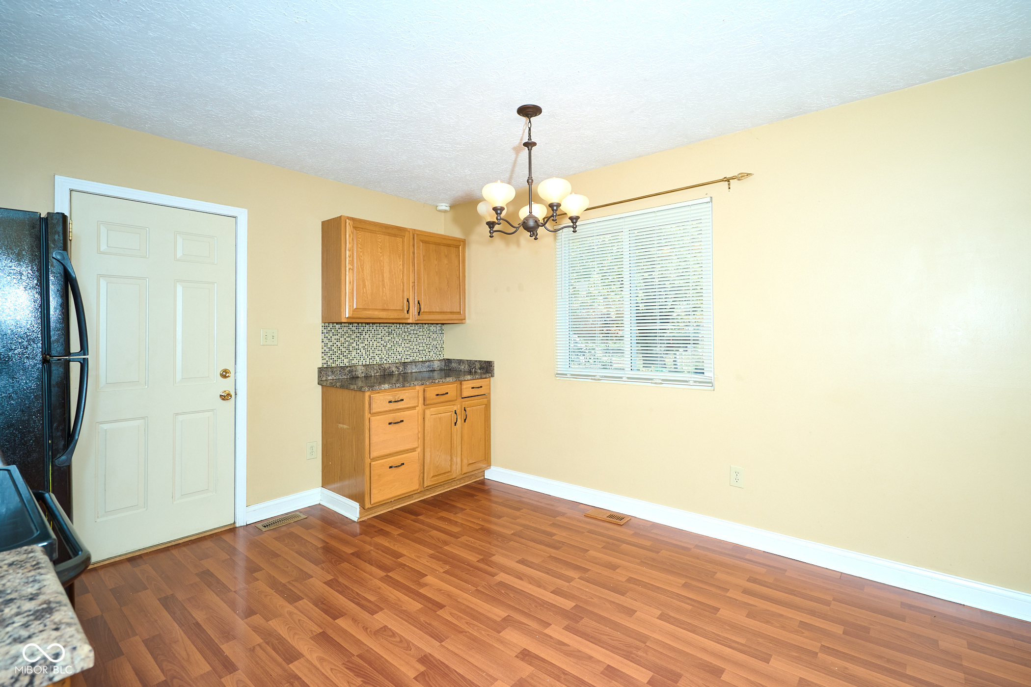 1165 Apple Valley Road Greenwood, IN 46142 - Photo 7 of 39