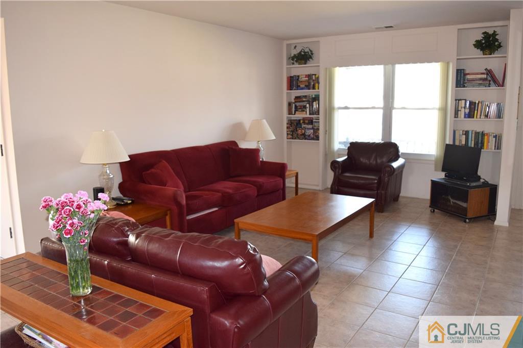 14 Rainford Road Edison, NJ 08820 - Photo 2 of 25 Gallery Image 2
