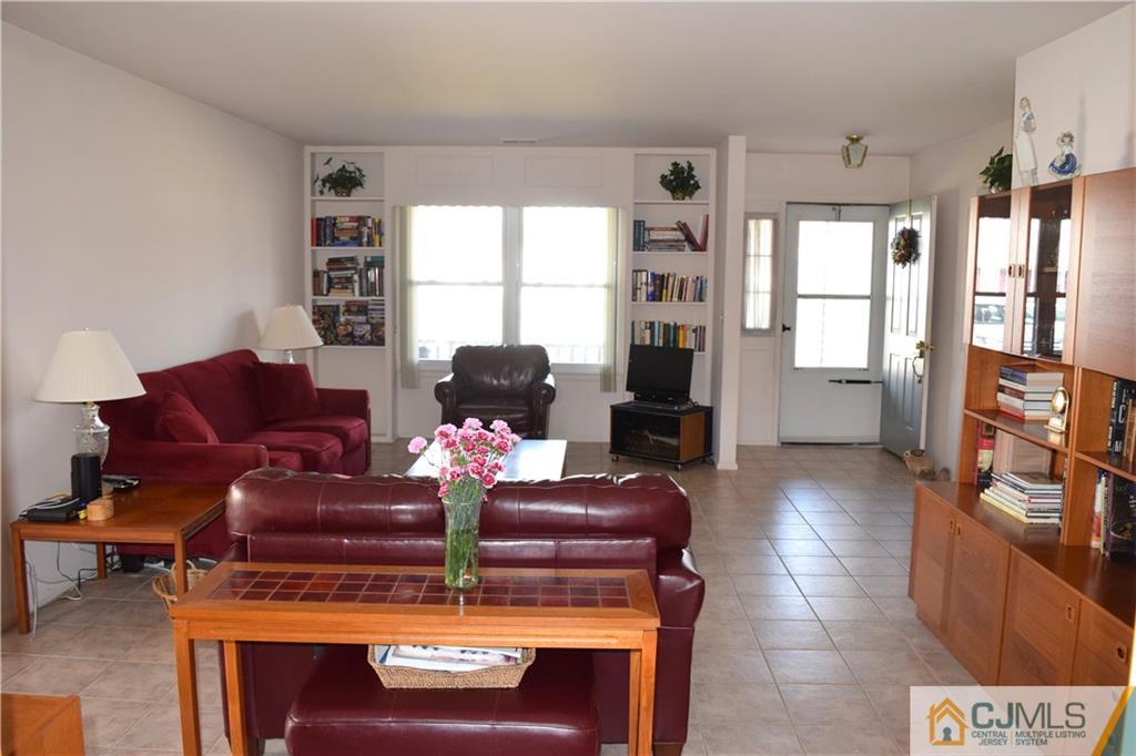 14 Rainford Road Edison, NJ 08820 - Photo 3 of 25 Gallery Image 3