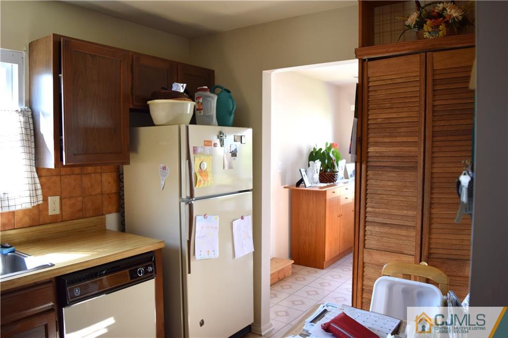 14 Rainford Road Edison, NJ 08820 - Photo 9 of 25 Gallery Image 9