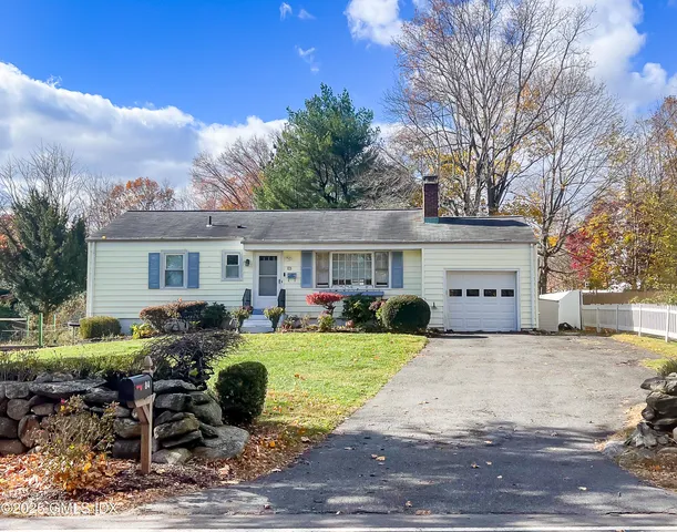 $899,900 | 84 Havemeyer Lane, Old Greenwich, CT 06870