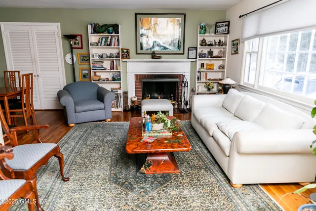 $899,900 | 84 Havemeyer Lane, Old Greenwich, CT 06870