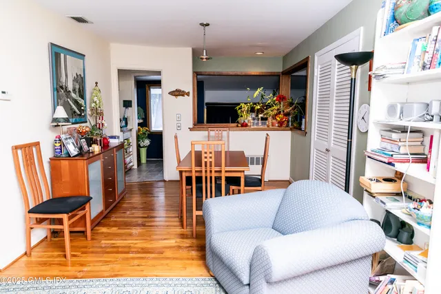 $899,900 | 84 Havemeyer Lane, Old Greenwich, CT 06870