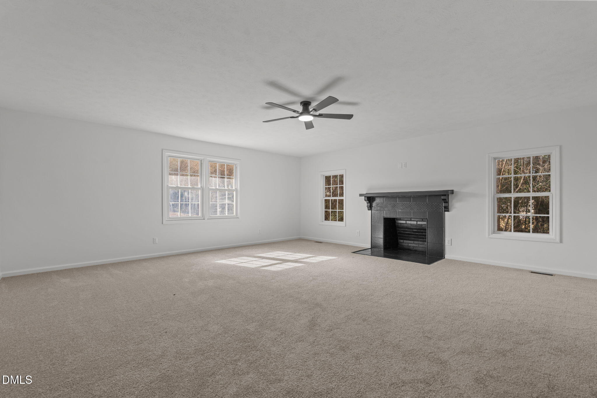 5420 Shipman Road Hope Mills, NC 28348 - Photo 2 of 31