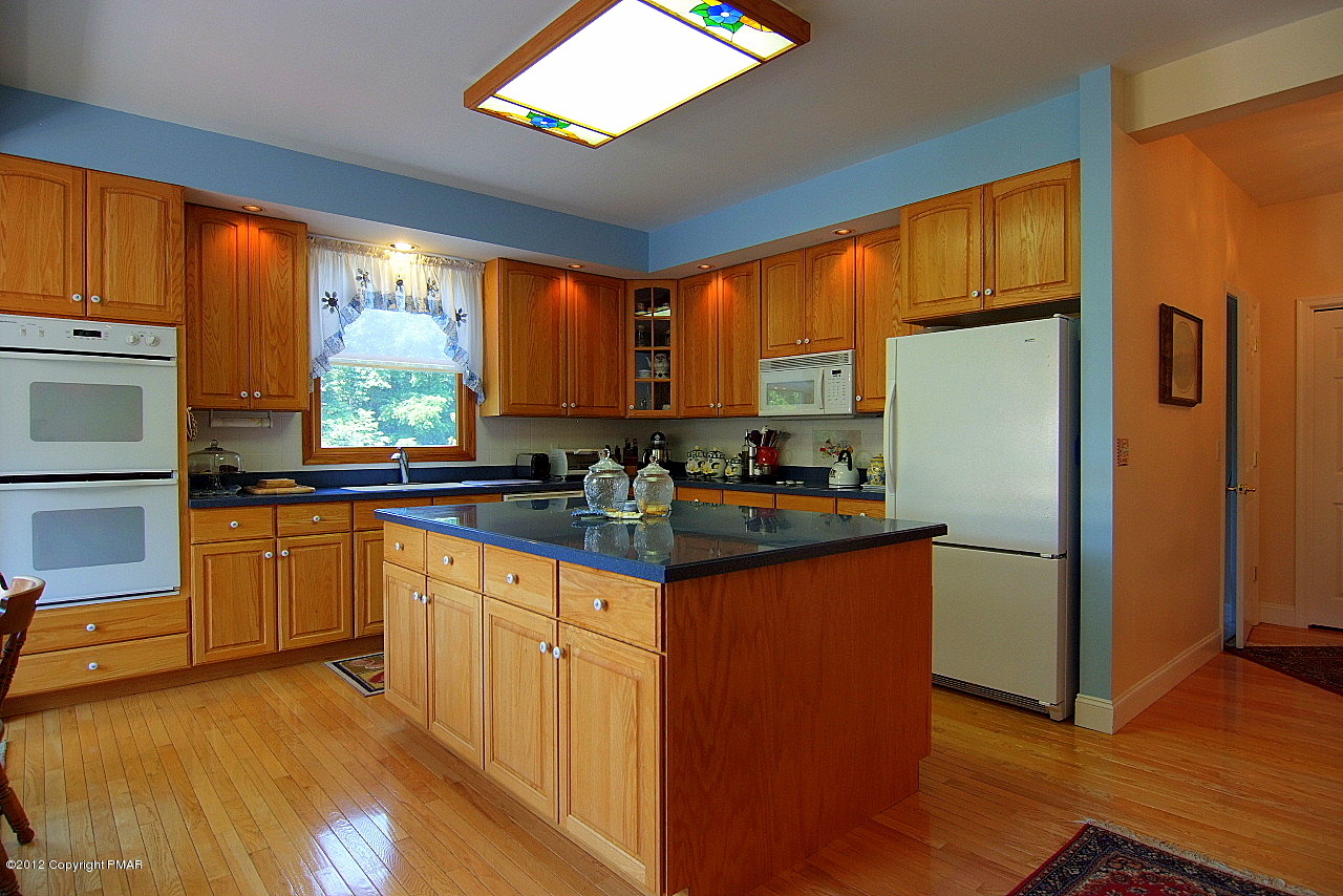 6726 Cherry Valley Road Stroudsburg, PA 18360 - Photo 29 of 75 Jenn Air Appli. & Wilson Art Countertops