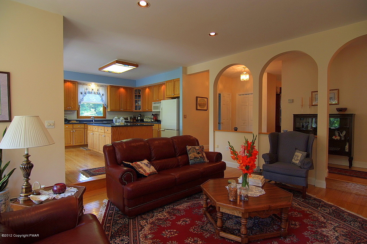 6726 Cherry Valley Road Stroudsburg, PA 18360 - Photo 41 of 75 Airy & Bright