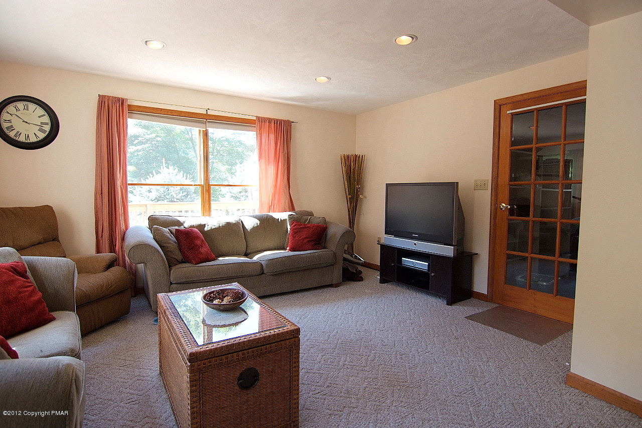 6726 Cherry Valley Road Stroudsburg, PA 18360 - Photo 56 of 75 Apt Living Room to Mud Room