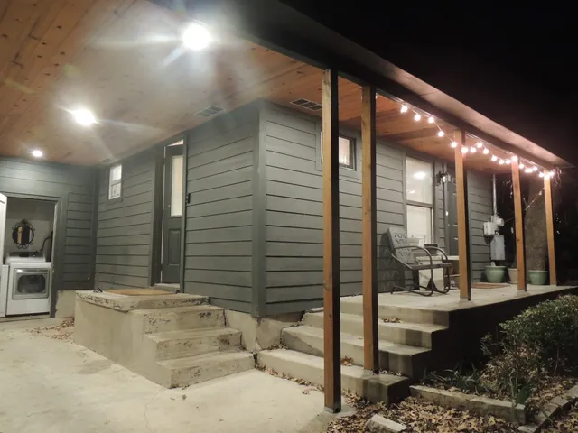 $2,250 | 1307 Deloney Street, Austin, TX 78721