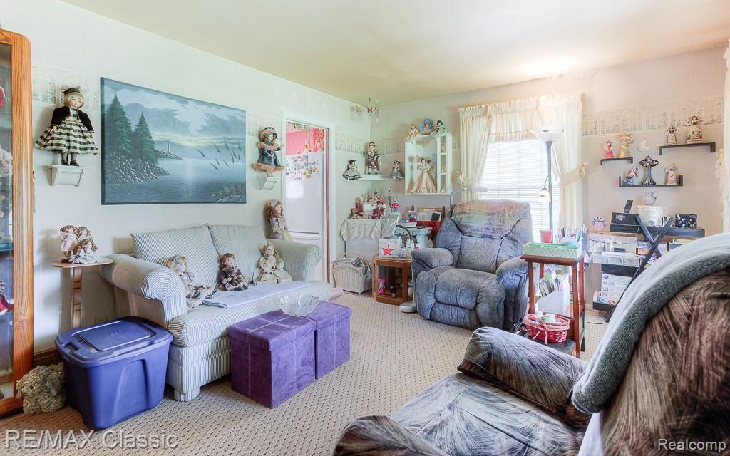 4614 Denton Road Canton, MI 48188 - Photo 12 of 33 4614 denton interiors (1).jpg