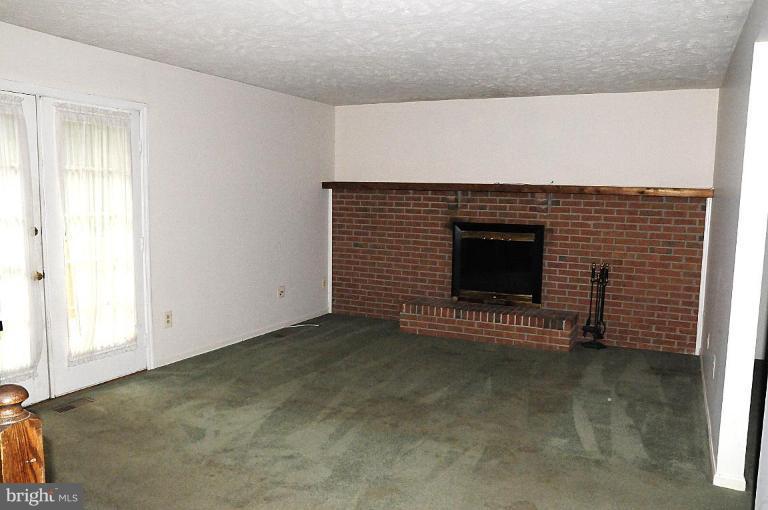 2217 Halter Lane Reston, VA 20191 - Photo 12 of 16 Family Room