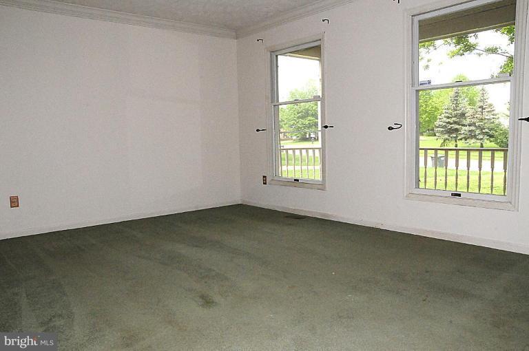 2217 Halter Lane Reston, VA 20191 - Photo 6 of 16 Living Room