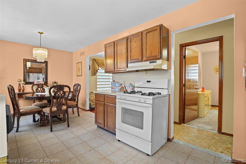 5296 Chase Road Dearborn, MI 48126 - Photo 5 of 36