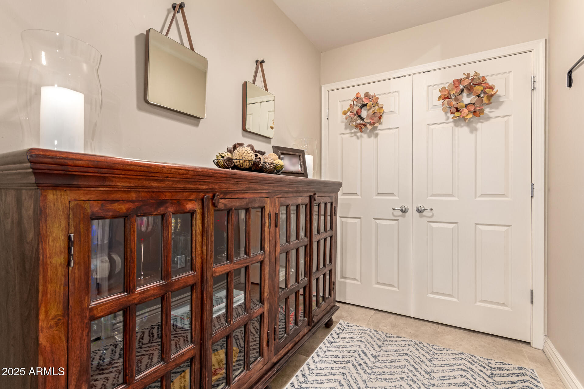 5350 East Deer Valley Drive, Unit 1259 Phoenix, AZ 85054 - Photo 17 of 35 a bedroom with a bed and a painting on the wall