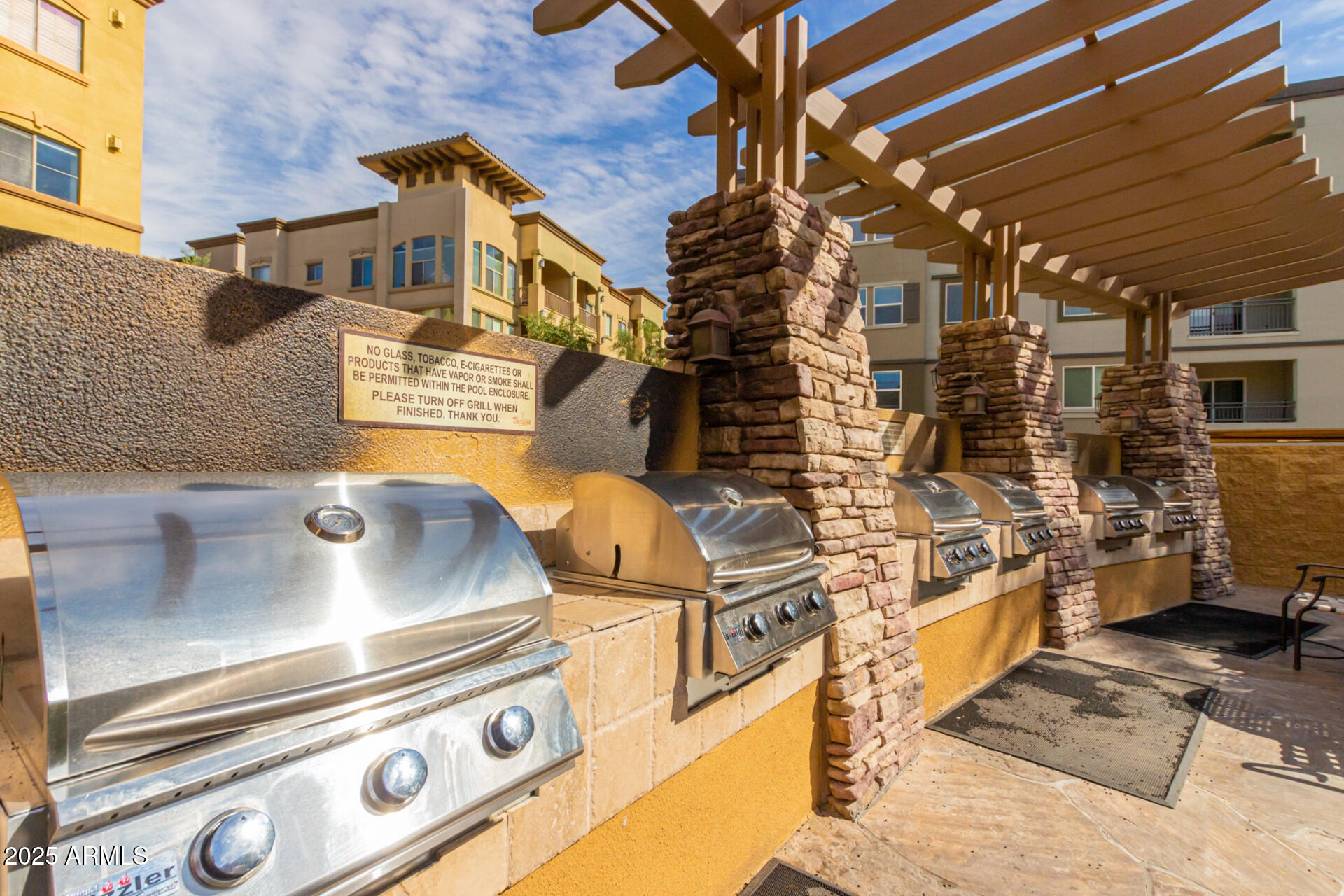 5350 East Deer Valley Drive, Unit 1259 Phoenix, AZ 85054 - Photo 27 of 35 a close view of appliances