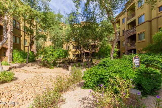 a view of a pathway with a yard