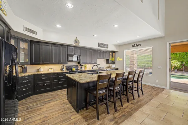 $675,000 | 6140 West Oraibi Drive, Glendale, AZ 85308