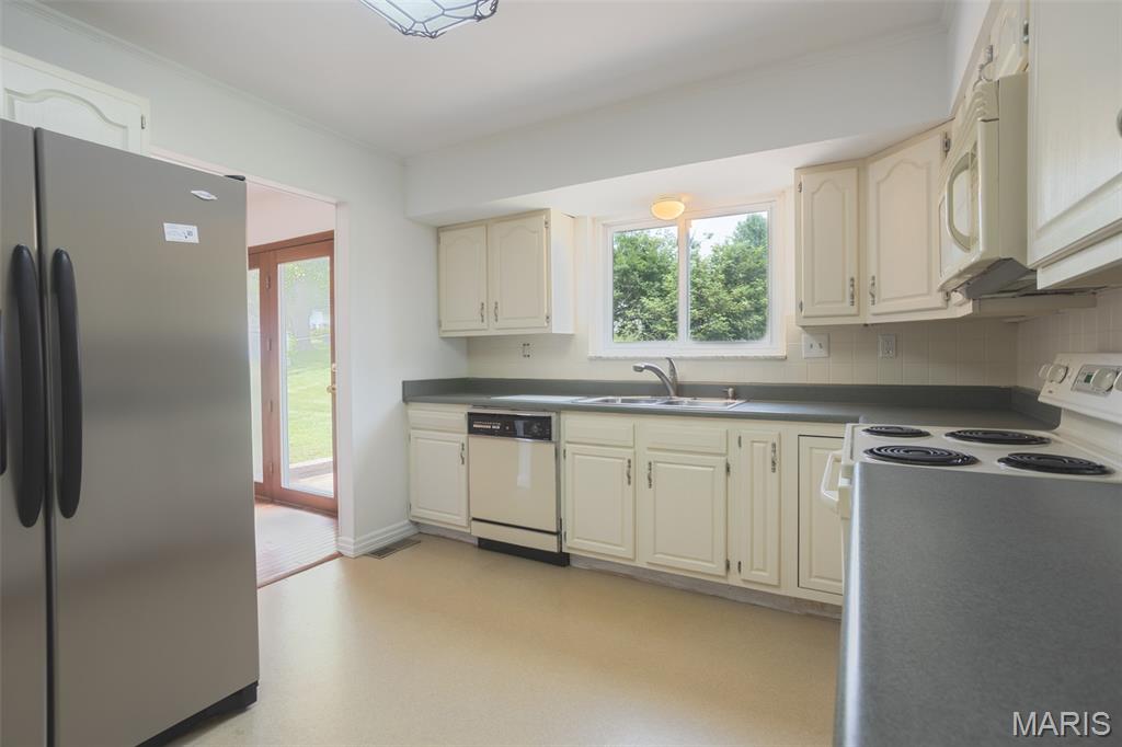 1121 Alexander Drive Festus, MO 63028 - Photo 8 of 30