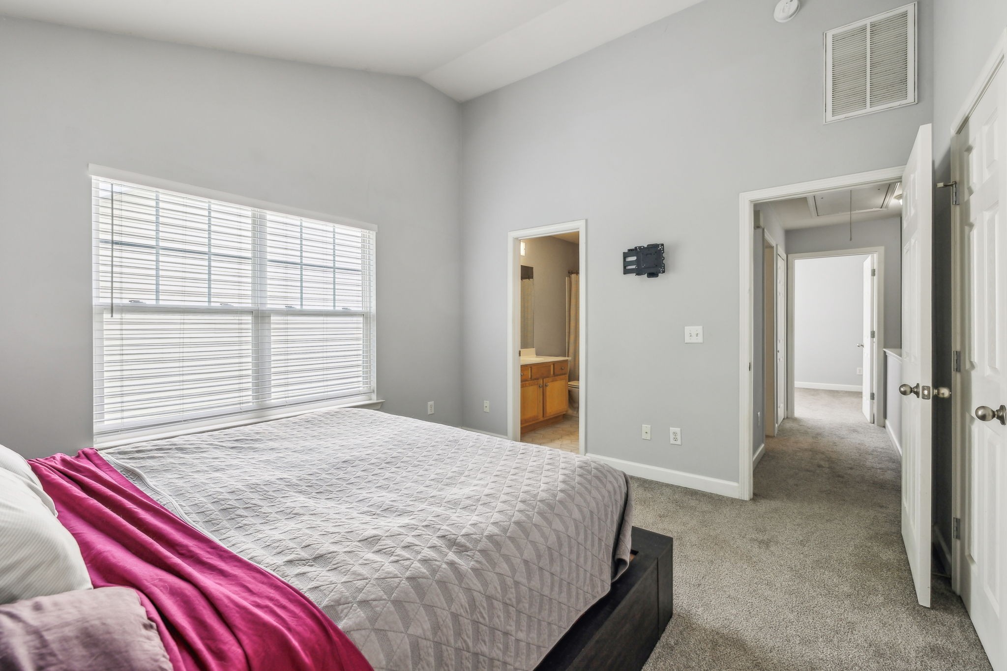 3535 Bell Road, Unit 301 Nashville, TN 37214 - Photo 29 of 47 a bedroom with a bed and a window