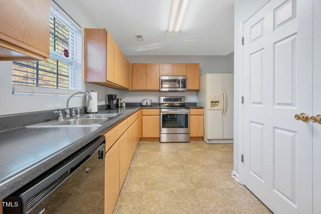905 Ujamaa Drive Raleigh, NC 27610 - Photo 7 of 23 DSC_3145