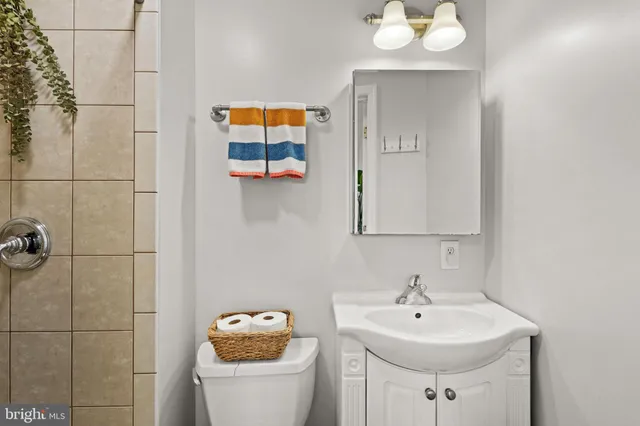 $899,900 | 2114 North Earley Street, Alexandria, VA 22302