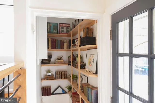 $899,900 | 2114 North Earley Street, Alexandria, VA 22302