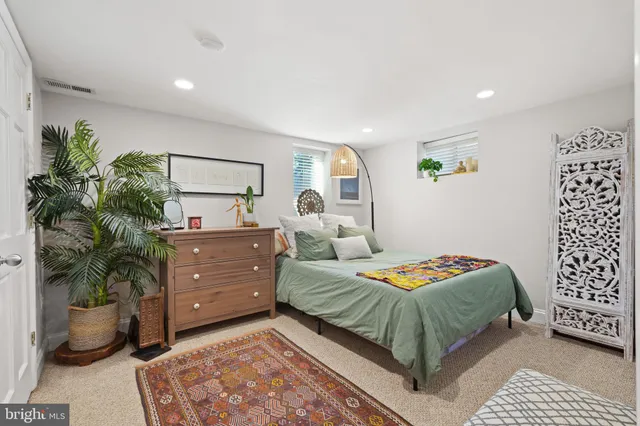 $899,900 | 2114 North Earley Street, Alexandria, VA 22302