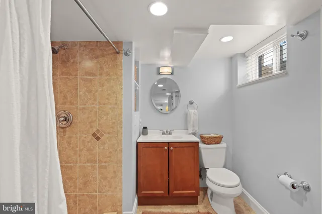 $899,900 | 2114 North Earley Street, Alexandria, VA 22302