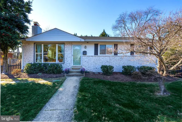 $899,900 | 2114 North Earley Street, Alexandria, VA 22302