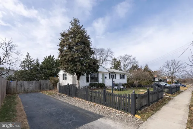 $899,900 | 2114 North Earley Street, Alexandria, VA 22302