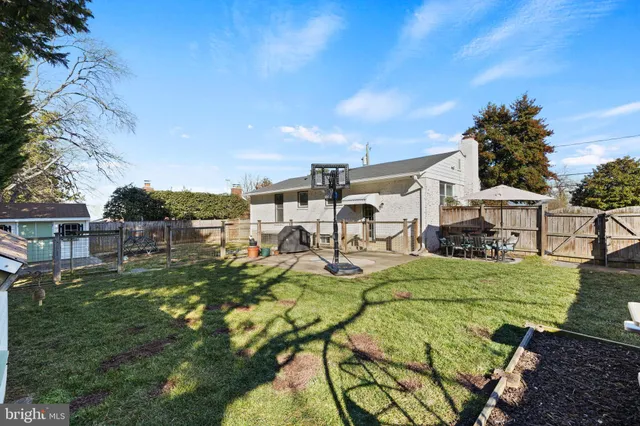 $899,900 | 2114 North Earley Street, Alexandria, VA 22302