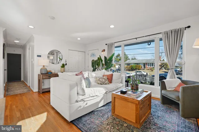 $899,900 | 2114 North Earley Street, Alexandria, VA 22302