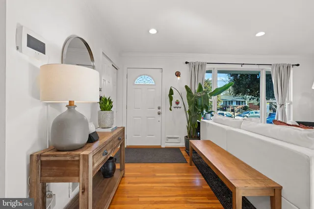 $899,900 | 2114 North Earley Street, Alexandria, VA 22302