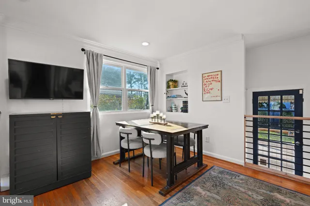 $899,900 | 2114 North Earley Street, Alexandria, VA 22302