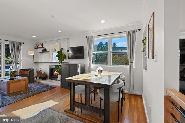 $899,900 | 2114 North Earley Street, Alexandria, VA 22302