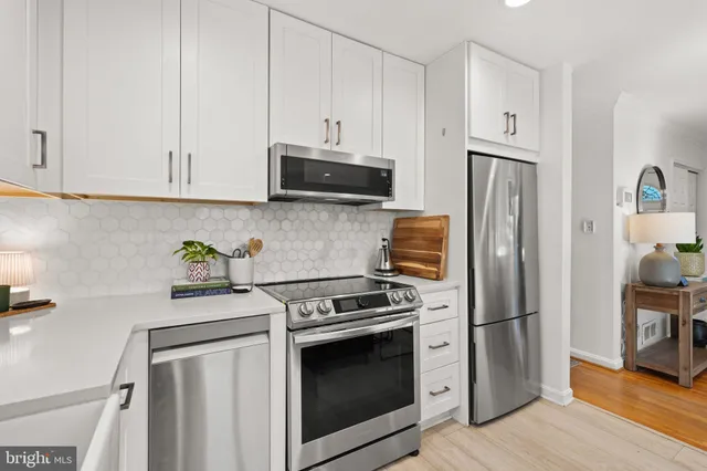 $899,900 | 2114 North Earley Street, Alexandria, VA 22302