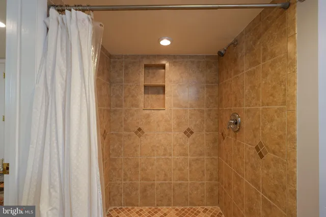 $899,900 | 2114 North Earley Street, Alexandria, VA 22302