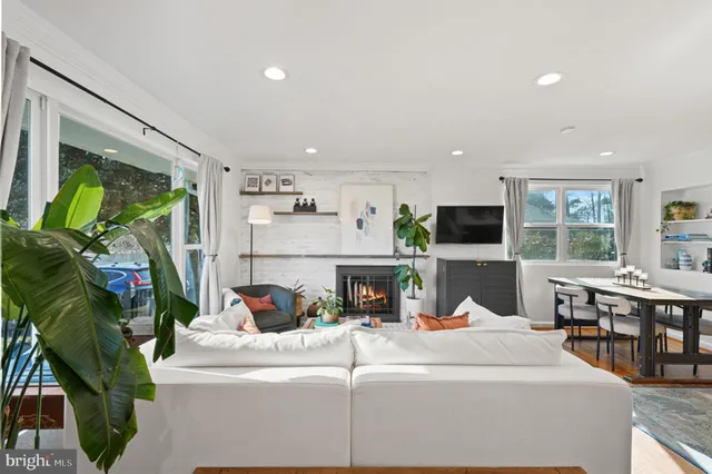 $899,900 | 2114 North Earley Street, Alexandria, VA 22302