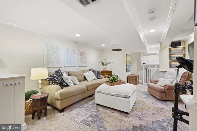 $899,900 | 2114 North Earley Street, Alexandria, VA 22302